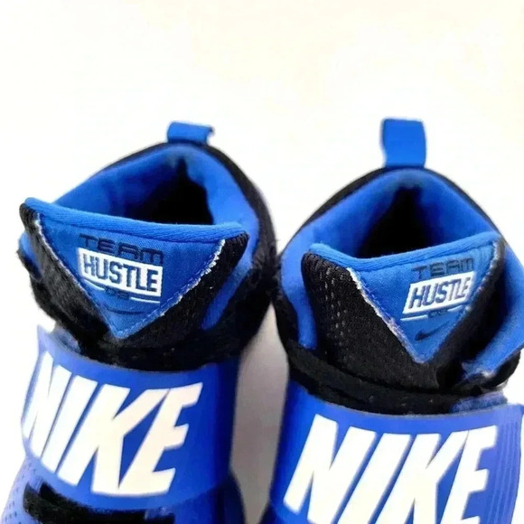 Nike Team Hustle D 8 (GS) Youth Athletic Shoes - 4Y - Picture 5 of 10